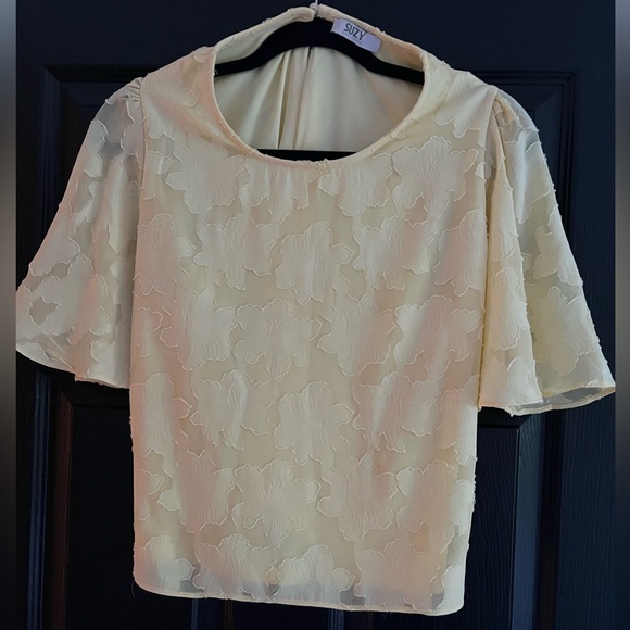 Suzy Shier Crop Top - Picture 2 of 3